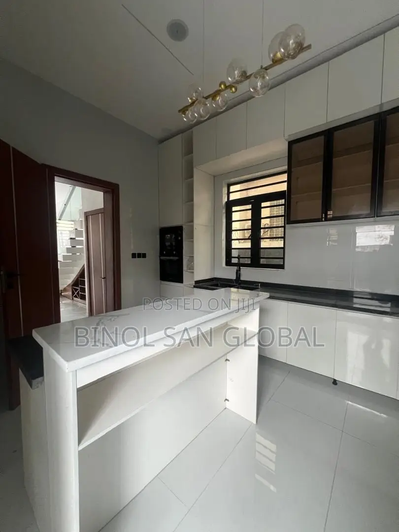 5bdrm Duplex in Thomas Estate, Ajah for sale in Ajah