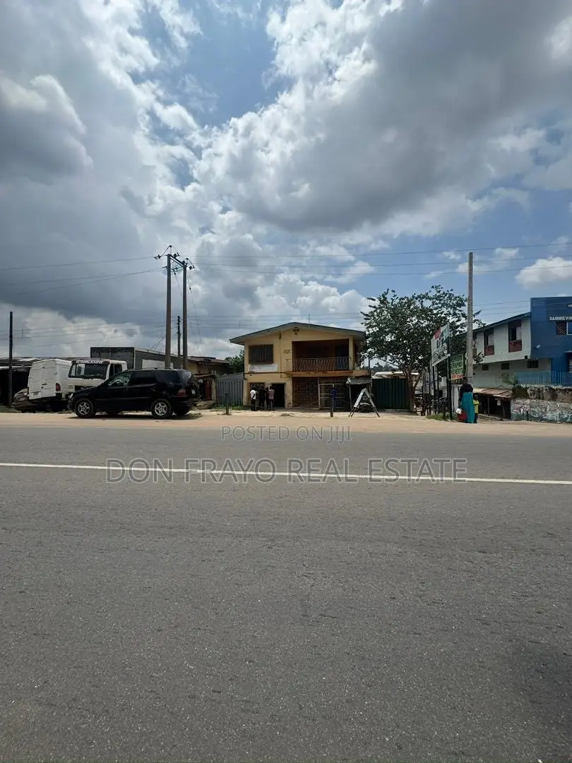 4 Room Office Space to Let Opposite Liberty Stadium Ring Road Ibadan in Rind Road
