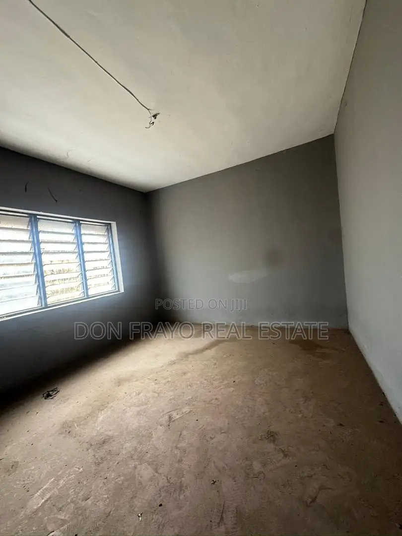 4 Room Office Space to Let Opposite Liberty Stadium Ring Road Ibadan in Rind Road