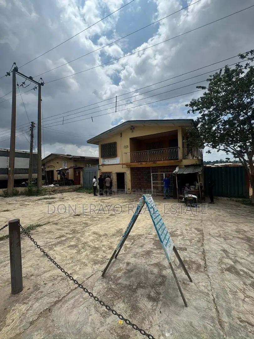 4 Room Office Space to Let Opposite Liberty Stadium Ring Road Ibadan in Rind Road
