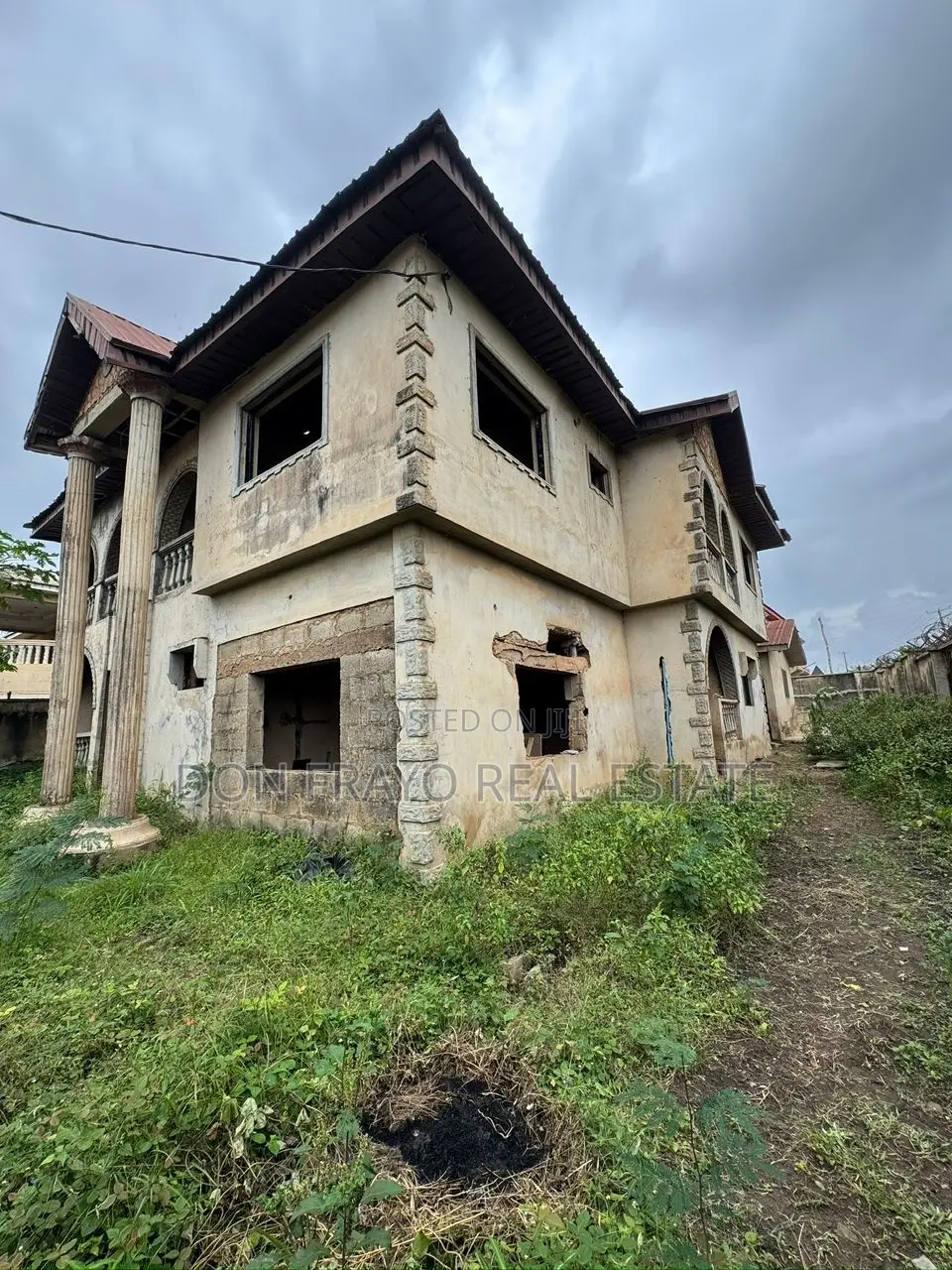 8bdrm Duplex in Ile Tuntun Idishin for sale in Idishin