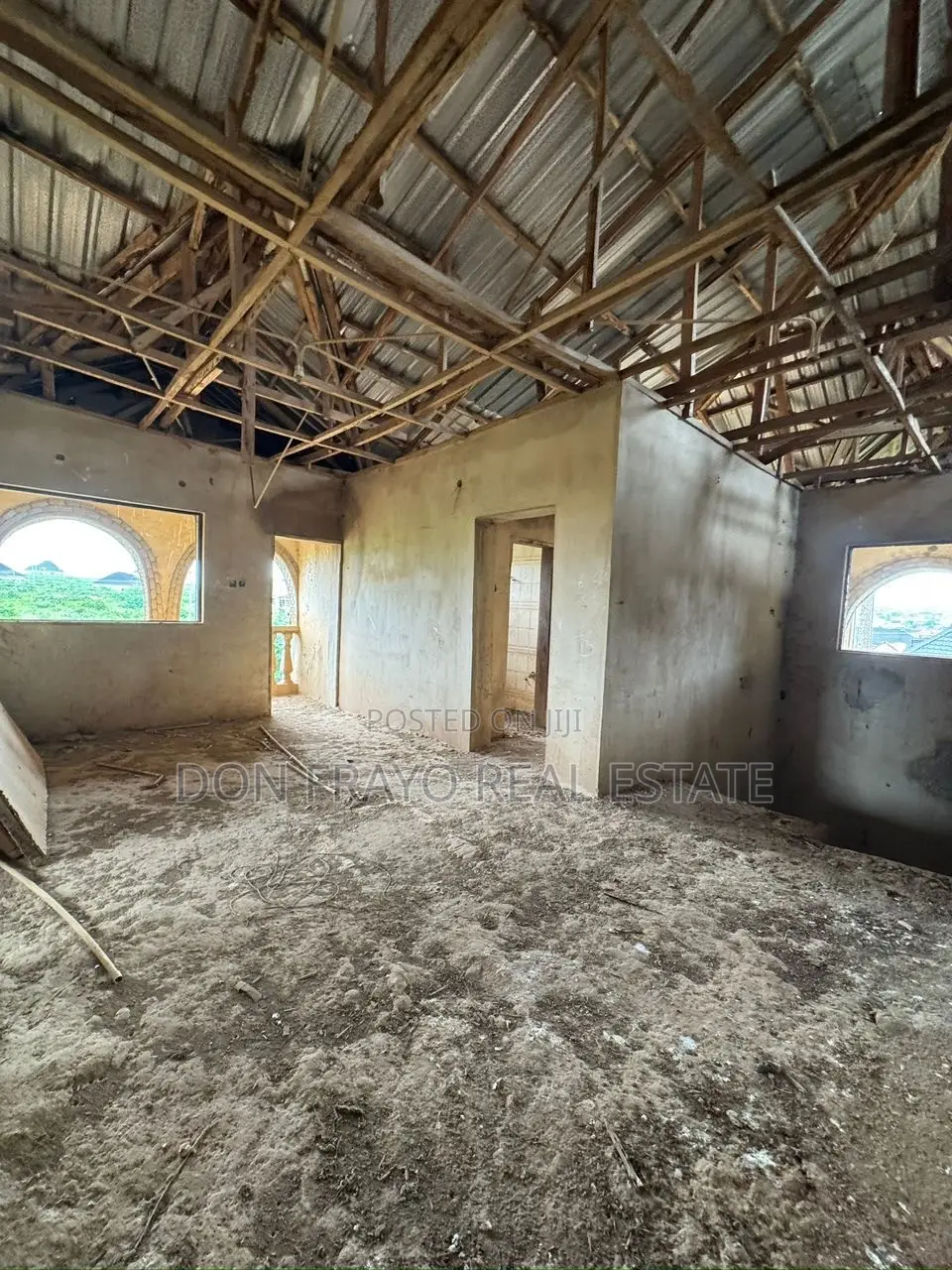 8bdrm Duplex in Ile Tuntun Idishin for sale in Idishin