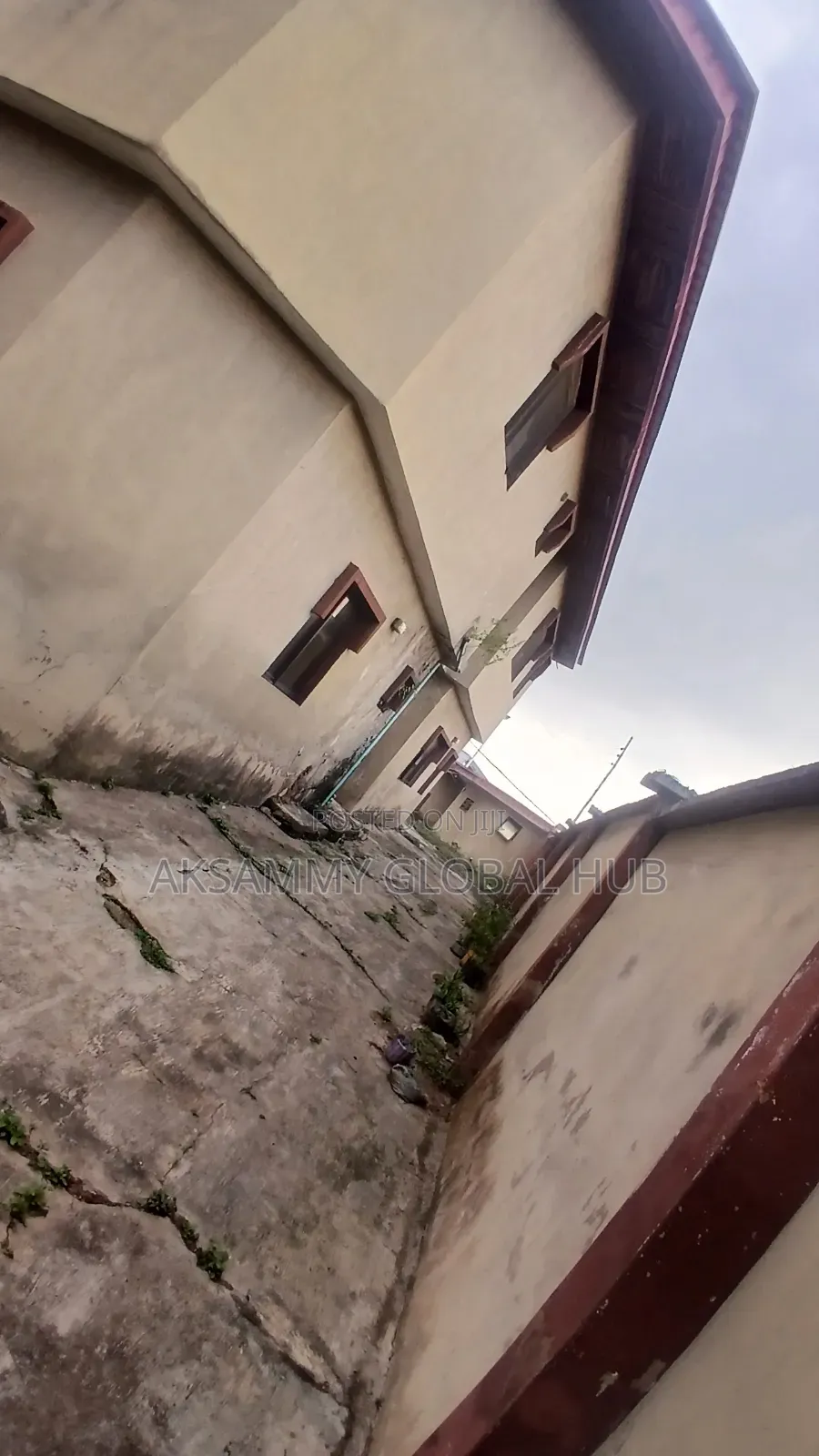 12bdrm Block of Flats in Orogun, Ibadan for sale in Ibadan