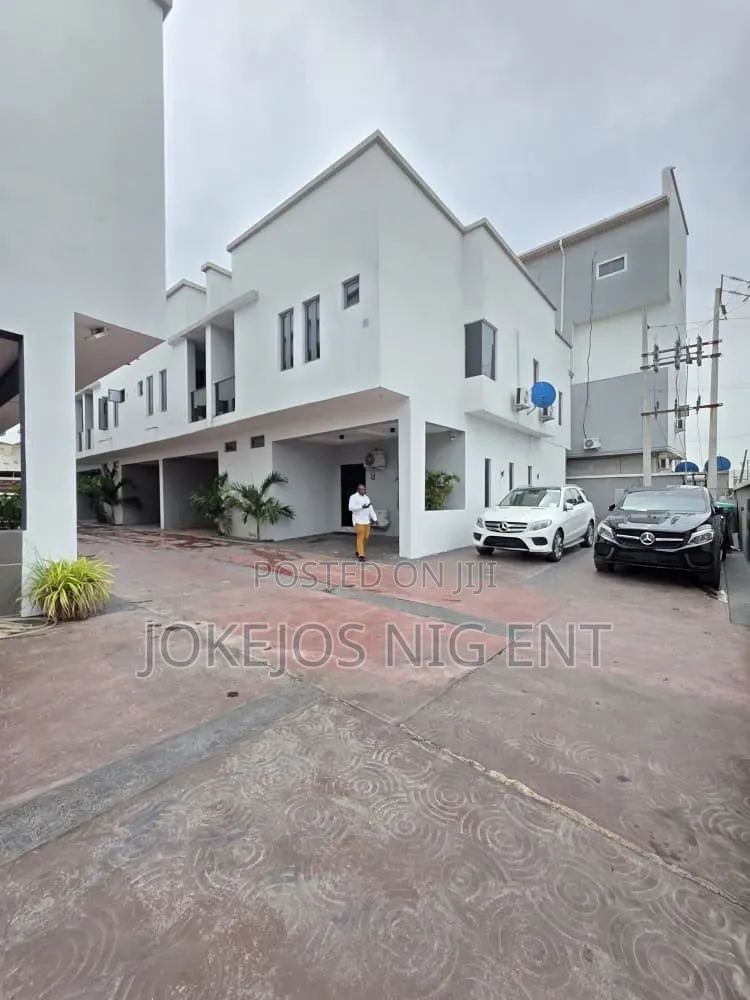 3bdrm Duplex in Van Daniel Estate for sale in Lekki Expressway