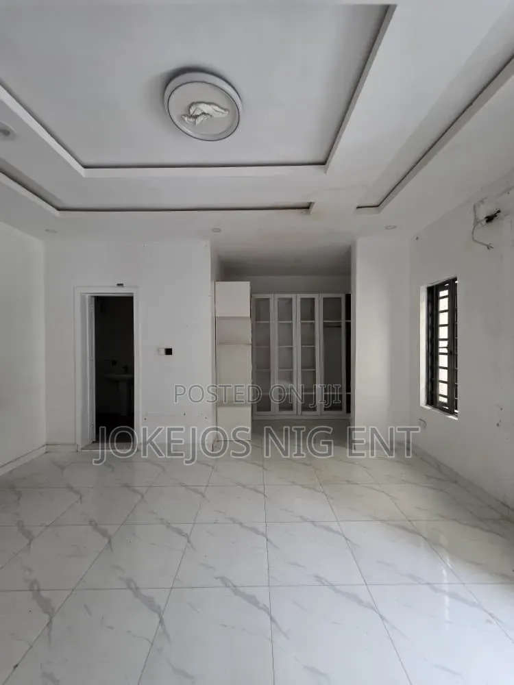 3bdrm Duplex in Van Daniel Estate for sale in Lekki Expressway