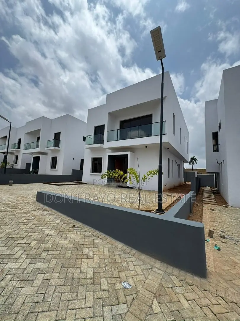 4bdrm Duplex in Rotimi Williams for sale in Bodija