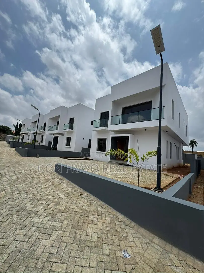 4bdrm Duplex in Rotimi Williams for sale in Bodija