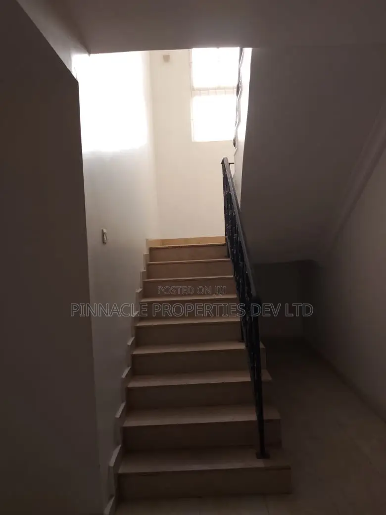 5bdrm Duplex in Admiralty Estate for sale in Asokoro