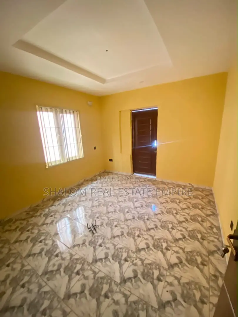 3bdrm Duplex in Waterfront Estate for rent in GRA Phase 1