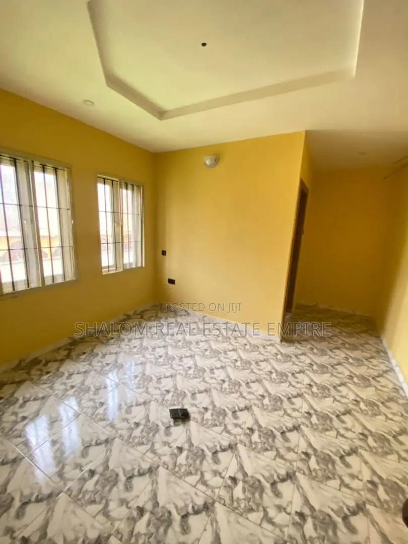 3bdrm Duplex in Waterfront Estate for rent in GRA Phase 1