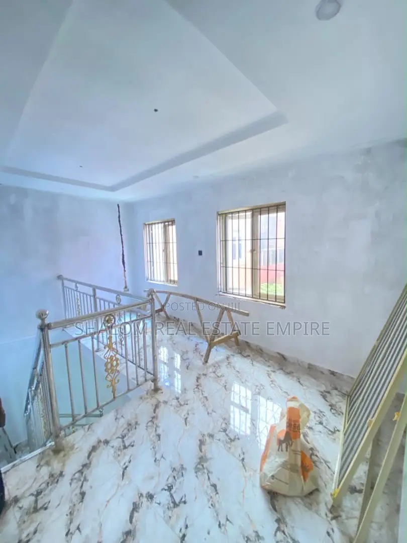 3bdrm Duplex in Waterfront Estate for rent in GRA Phase 1