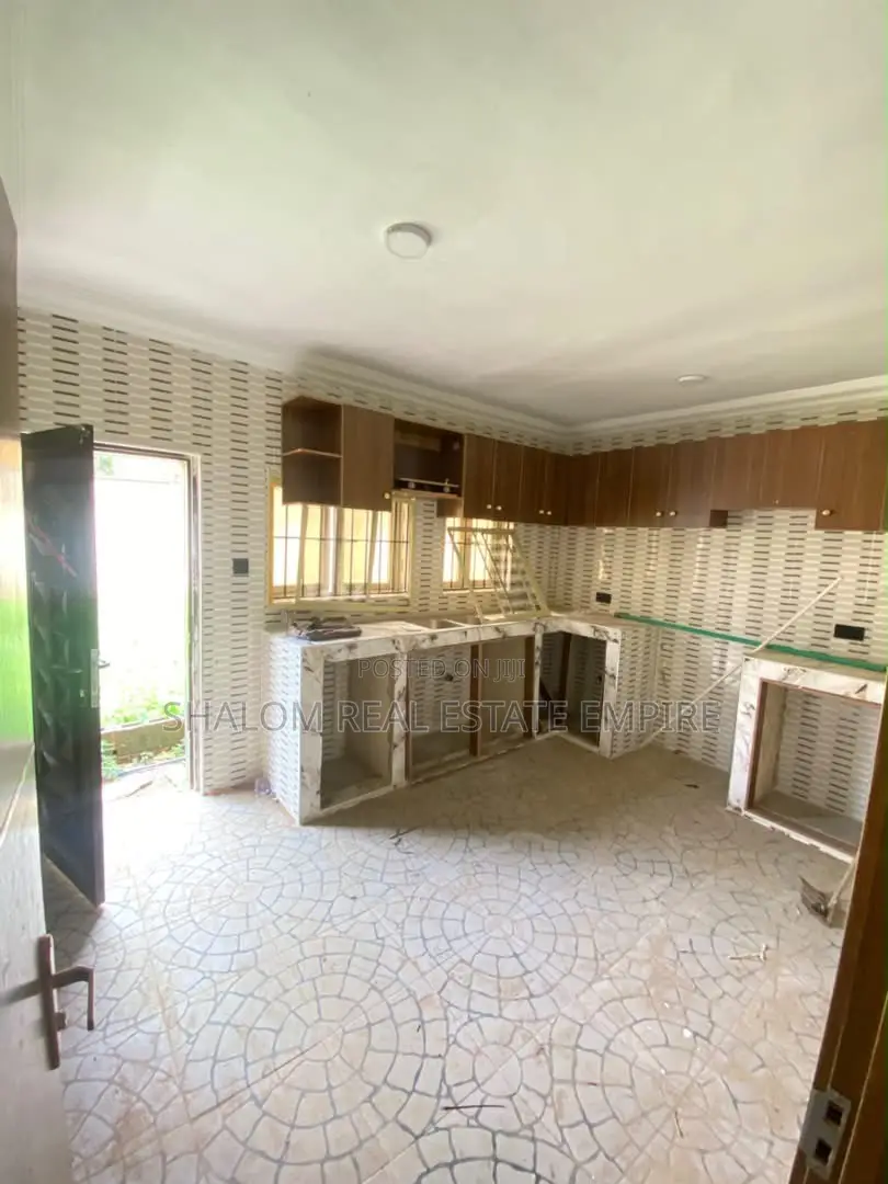 3bdrm Duplex in Waterfront Estate for rent in GRA Phase 1