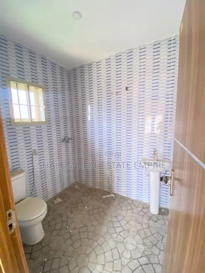 3bdrm Duplex in Waterfront Estate for rent in GRA Phase 1