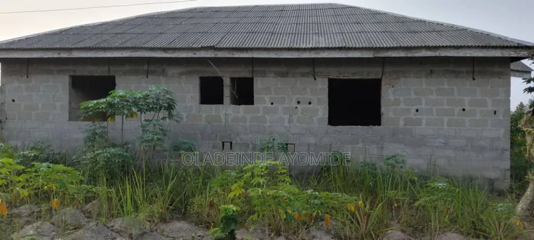 1bdrm Block of Flats in Age Mowo for sale in Age Mowo