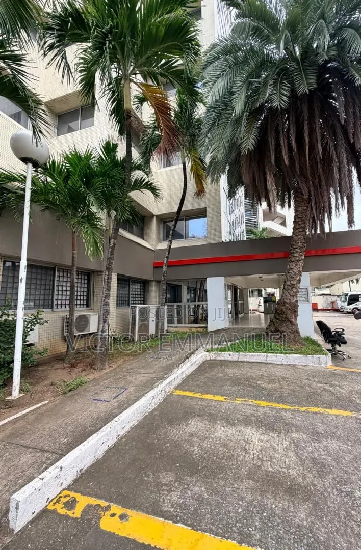 Commercial Building on 5 Floors Available in Ahmadu Bello Way