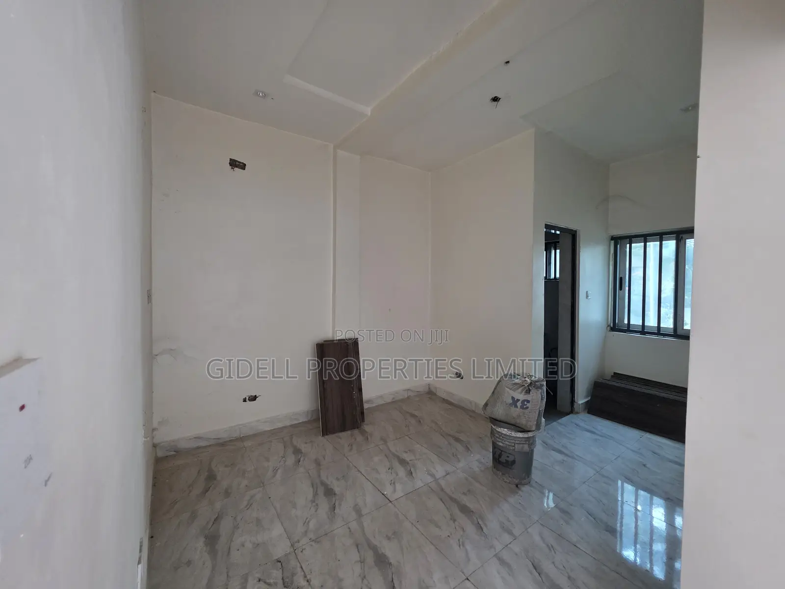 42SQM Shop / Office Space on the Ground Floor in Jabi