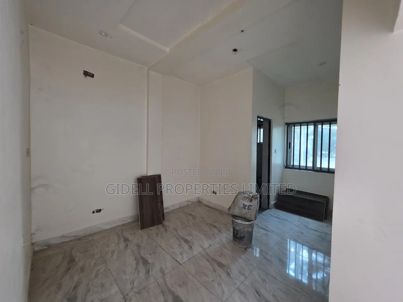 42SQM Shop / Office Space on the Ground Floor in Jabi