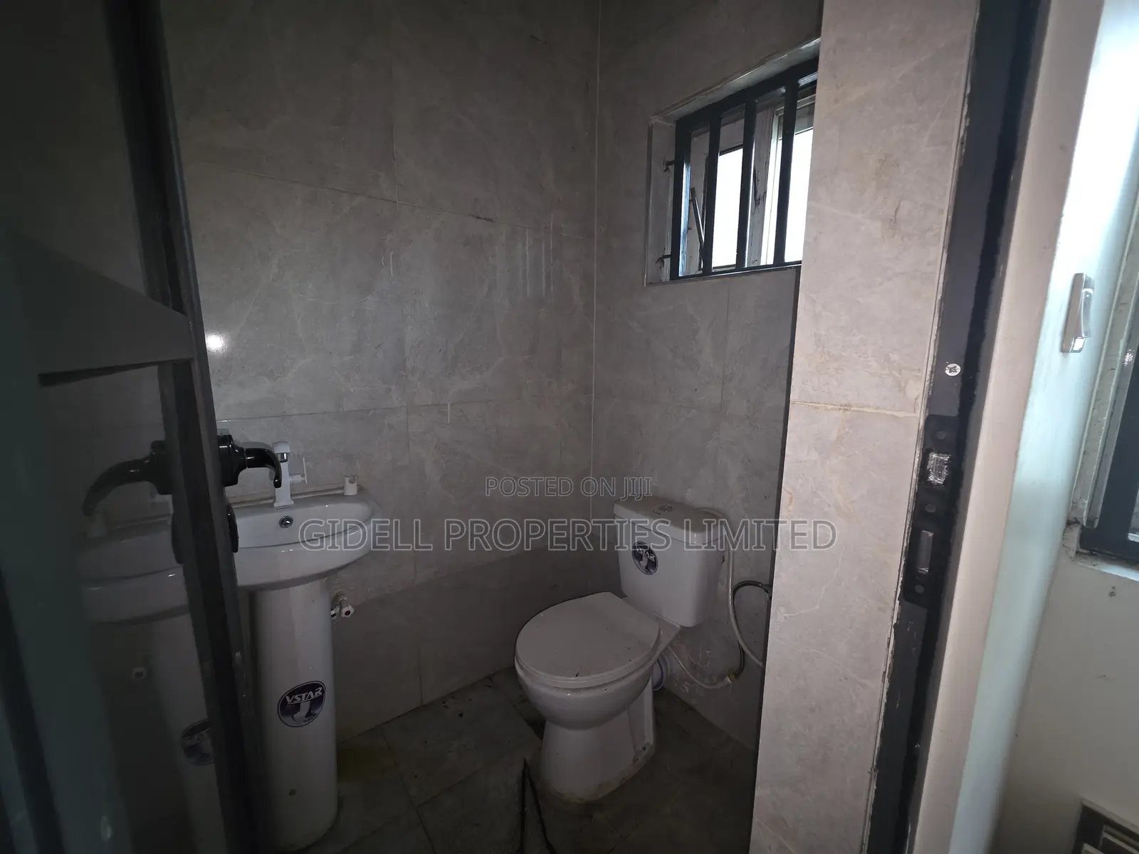 42SQM Shop / Office Space on the Ground Floor in Jabi