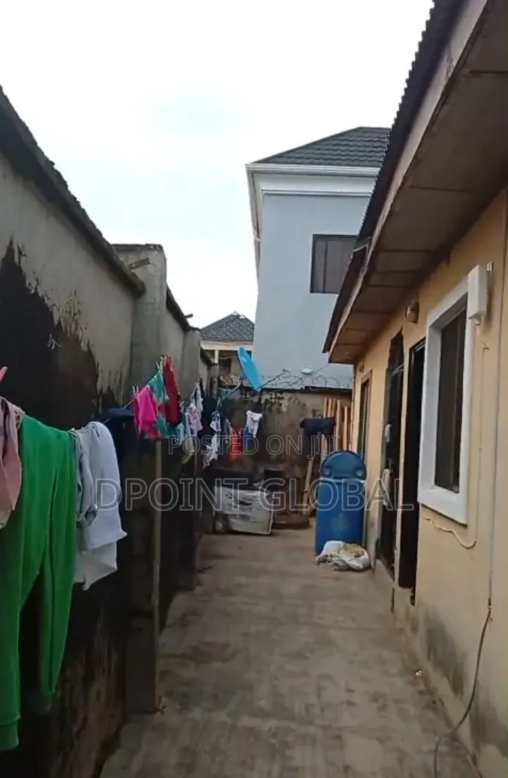 3bdrm Block of Flats in Unique Estate, Baruwa for sale in Baruwa