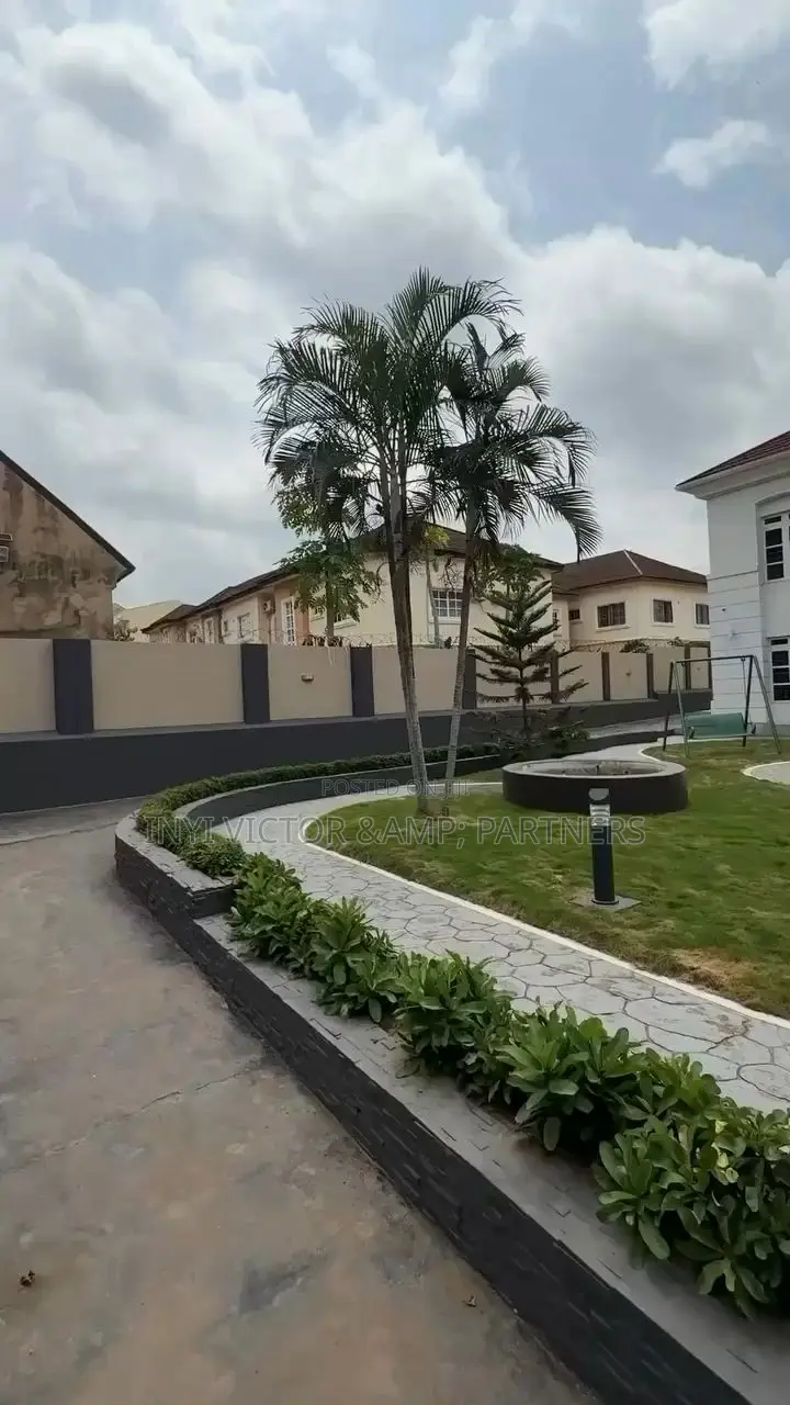 5bdrm Duplex in Zone B for sale in Zone B