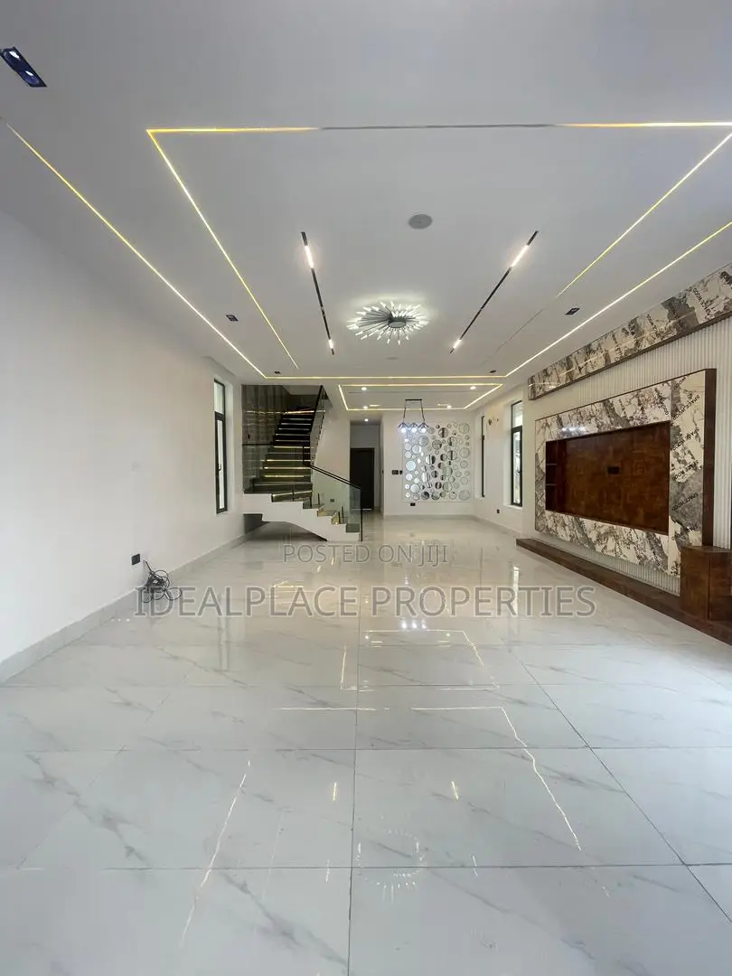 5bdrm Duplex in Sangotedo for sale in Sangotedo