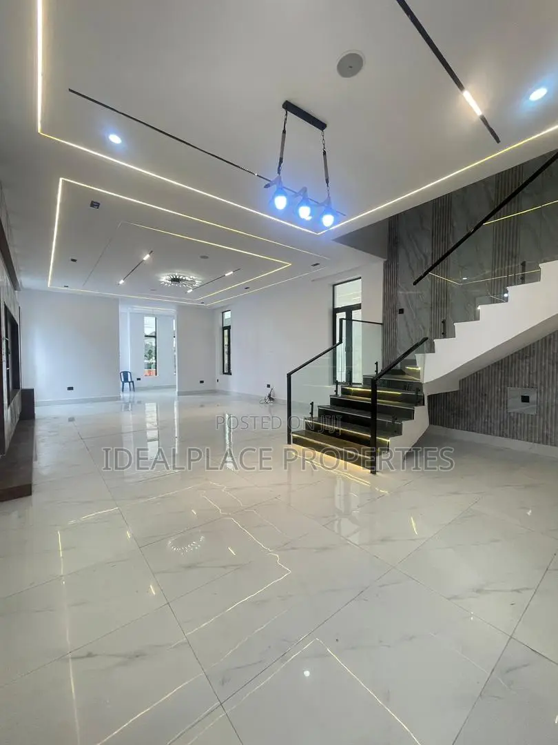 5bdrm Duplex in Sangotedo for sale in Sangotedo
