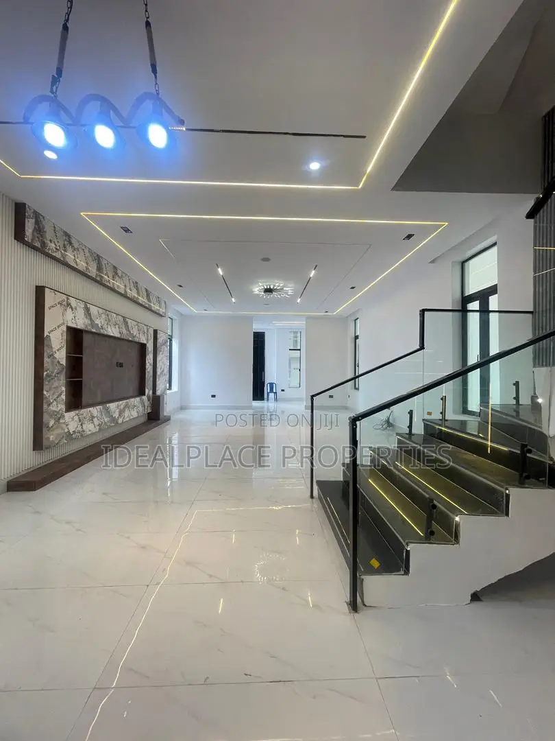5bdrm Duplex in Sangotedo for sale in Sangotedo