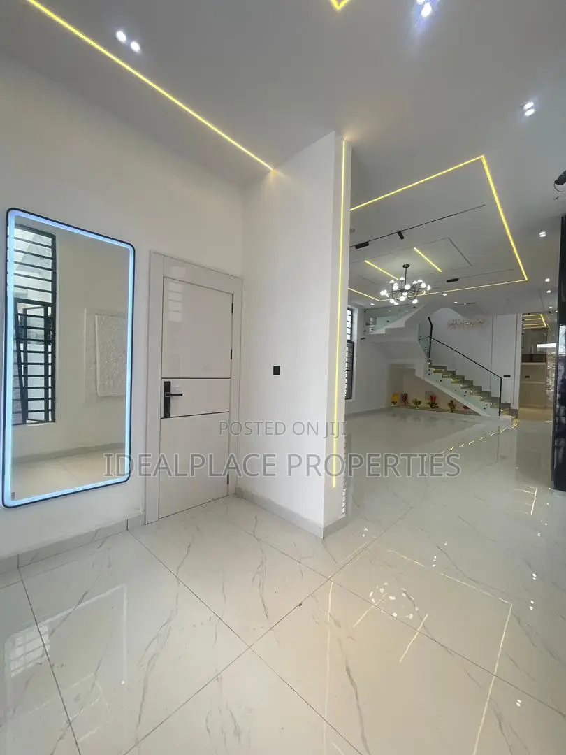 5bdrm Duplex in Sangotedo for sale in Sangotedo