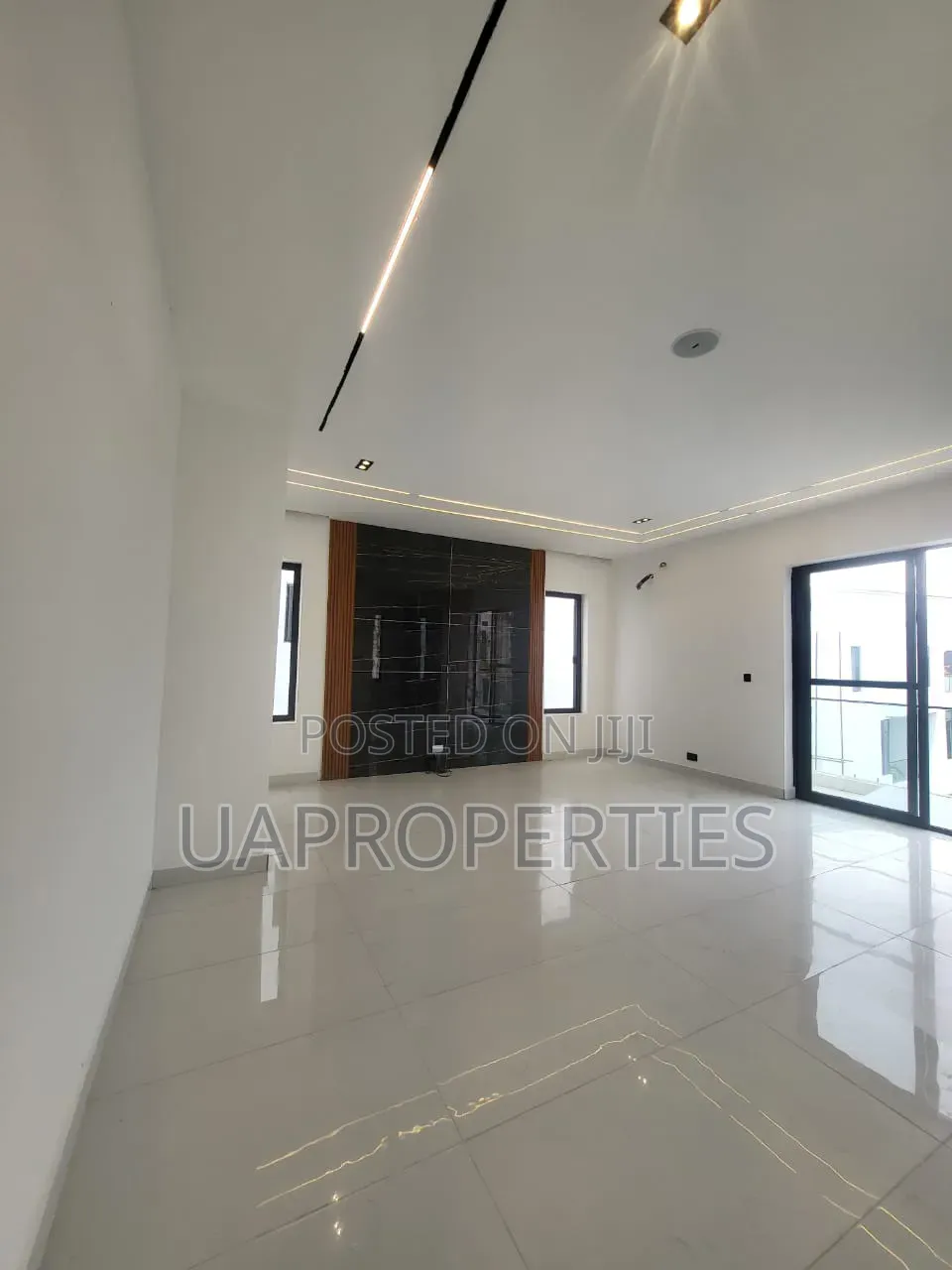 Furnished 5bdrm Duplex in Chevron for sale in Chevron