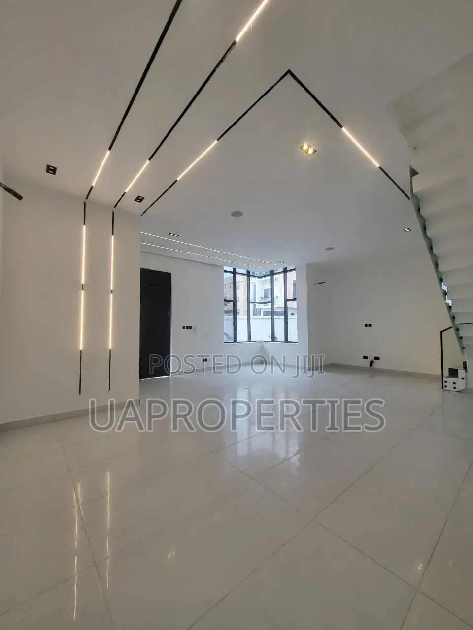 Furnished 5bdrm Duplex in Chevron for sale in Chevron