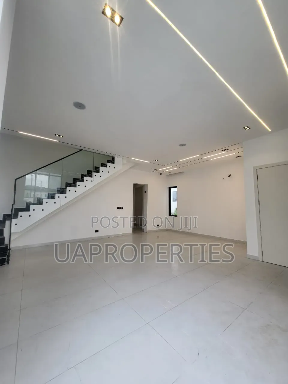 Furnished 5bdrm Duplex in Chevron for sale in Chevron