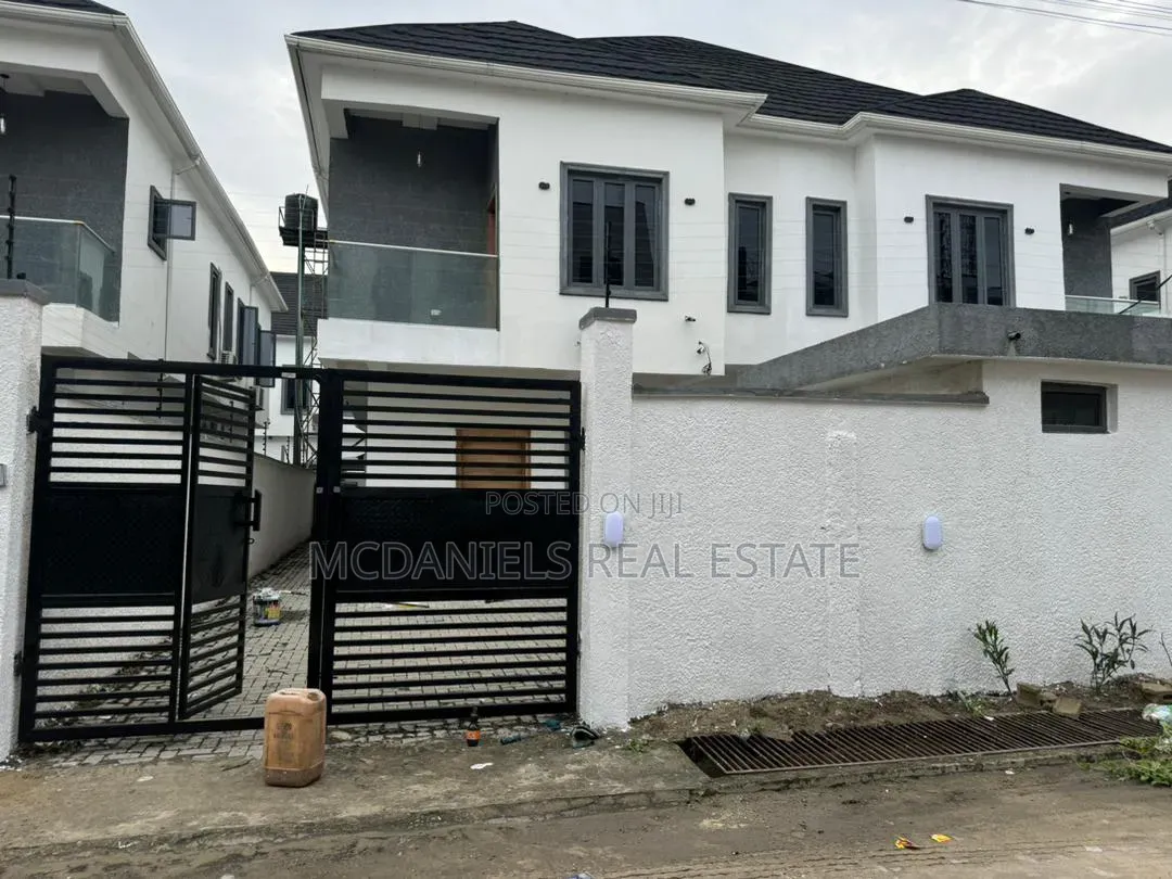 5bdrm Duplex in Lekki Phase 1 for sale in Lekki Phase 1