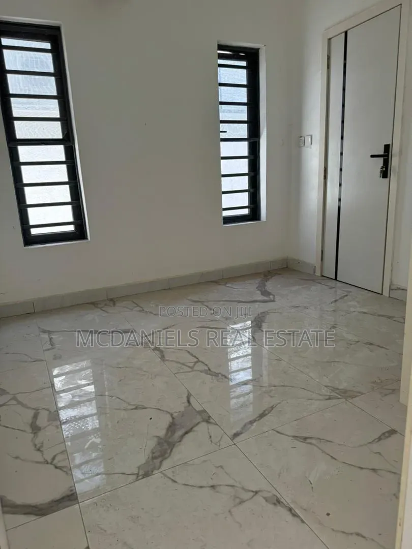 5bdrm Duplex in Lekki Phase 1 for sale in Lekki Phase 1