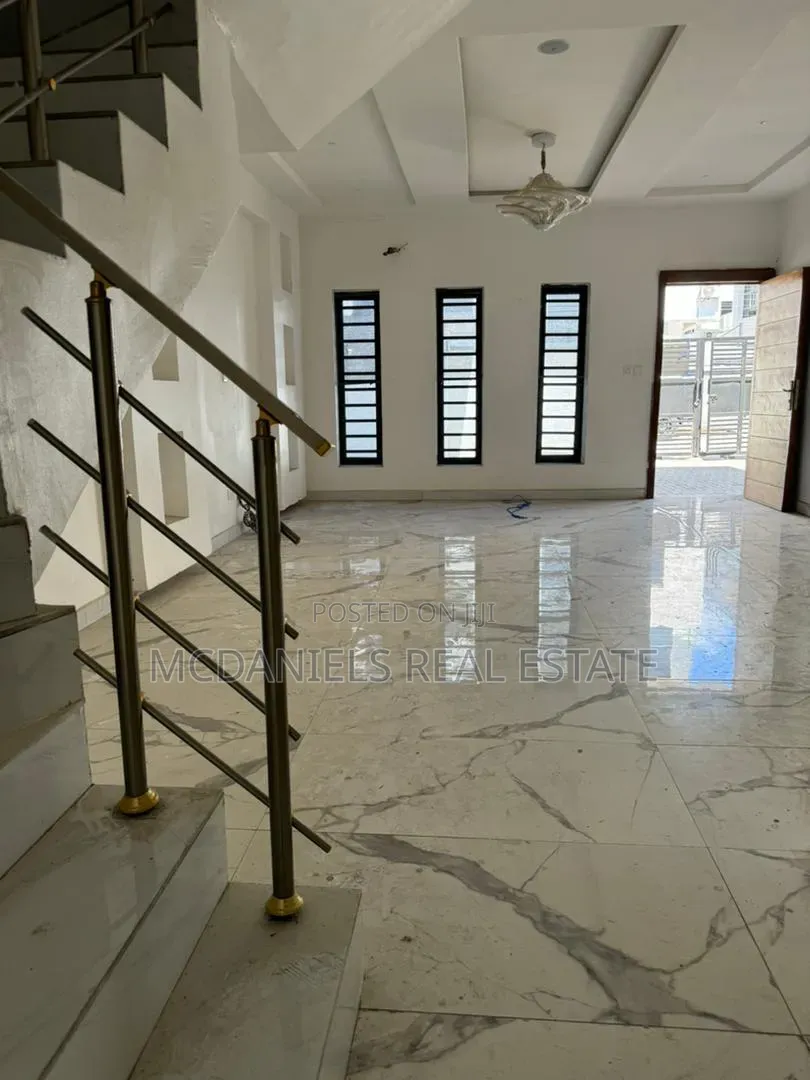 5bdrm Duplex in Lekki Phase 1 for sale in Lekki Phase 1