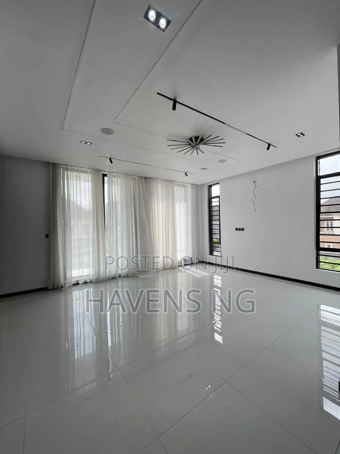 5bdrm Duplex in Ologolo for sale in Ologolo