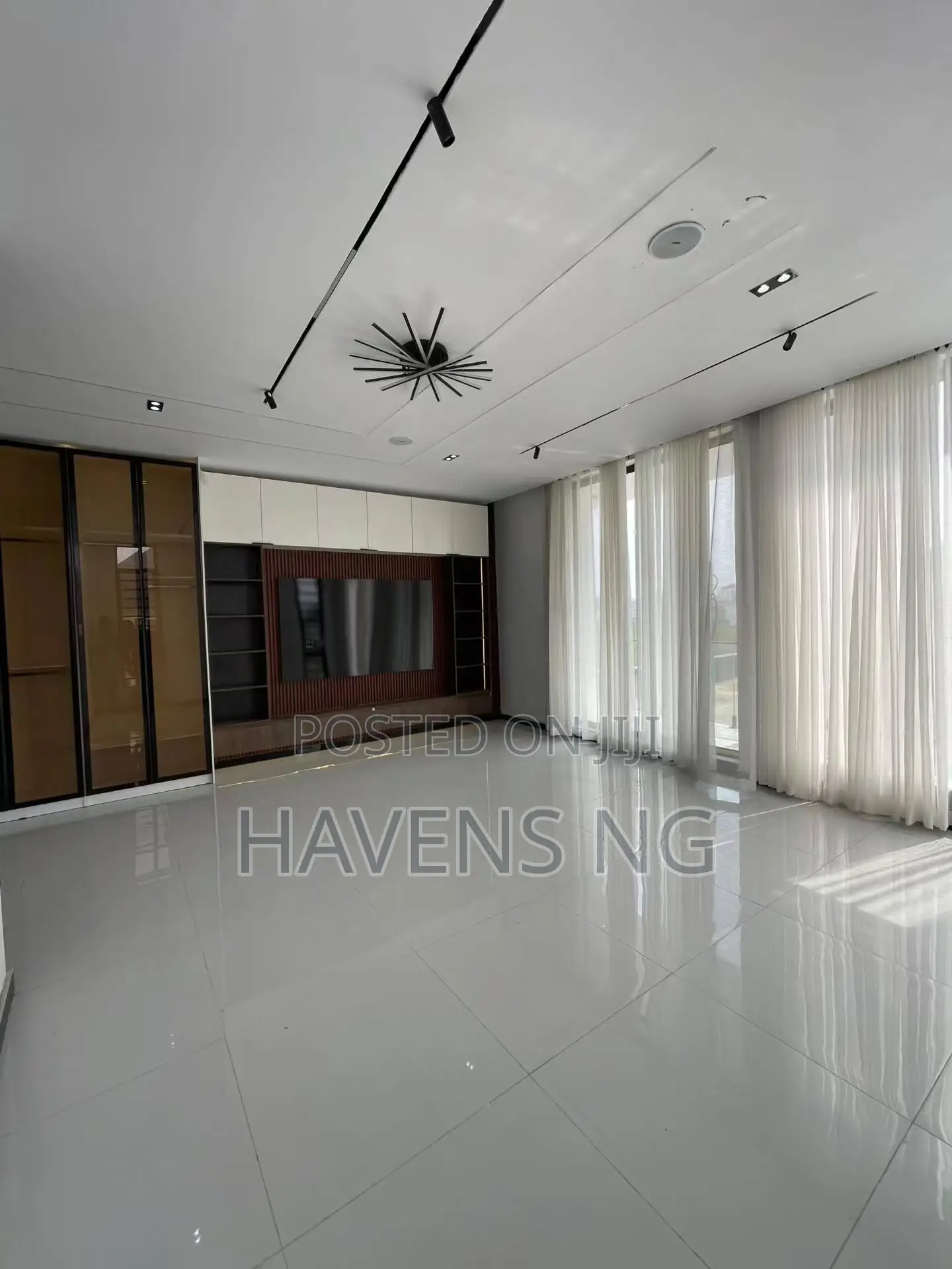 5bdrm Duplex in Ologolo for sale in Ologolo