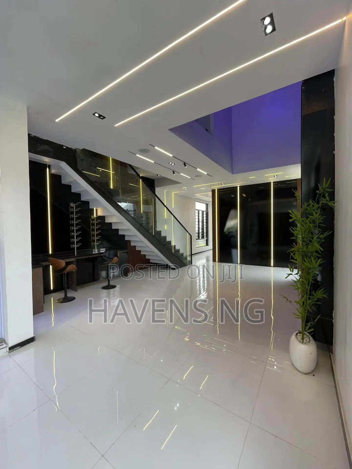 5bdrm Duplex in Ologolo for sale in Ologolo