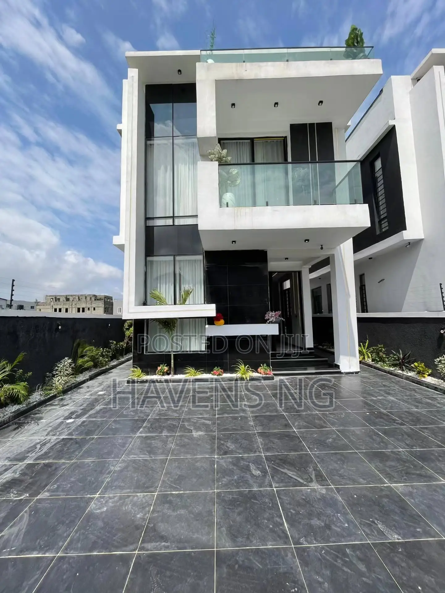 5bdrm Duplex in Ologolo for sale in Ologolo