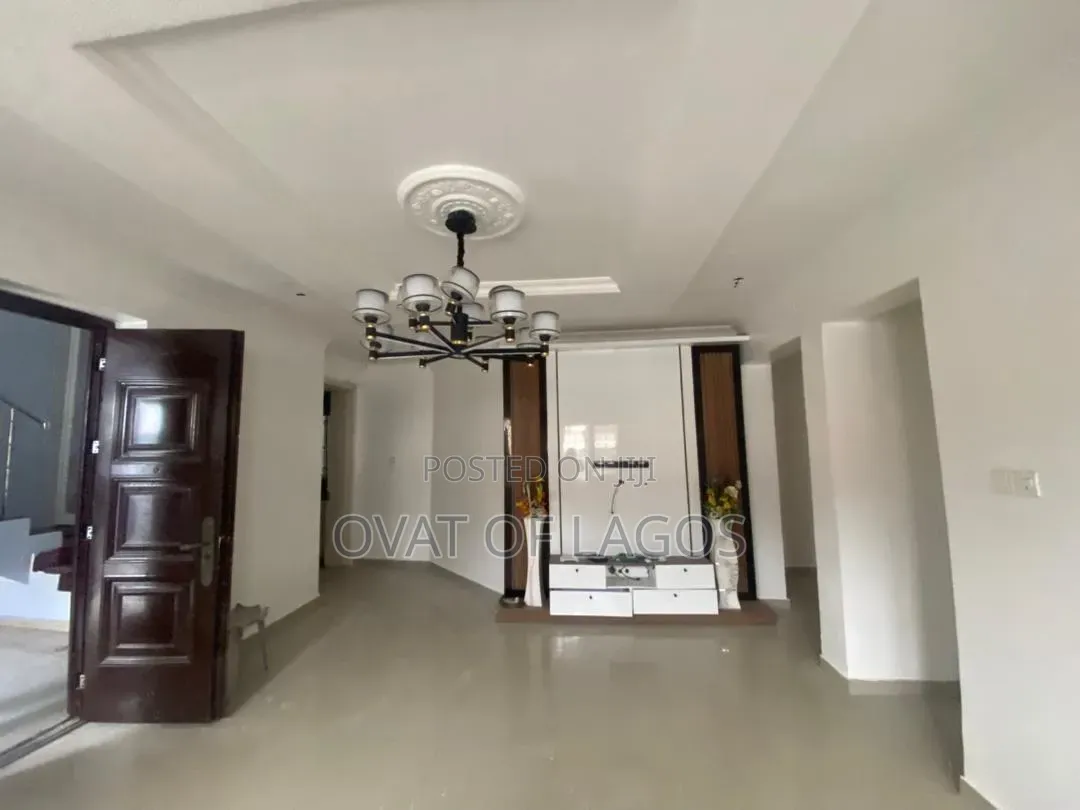 3bdrm Apartment in Osapa london for rent in Osapa london