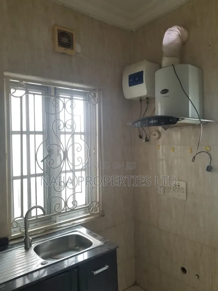 2bdrm Apartment in Off Freedom Way, Lekki Phase 1 for rent in Lekki Phase 1