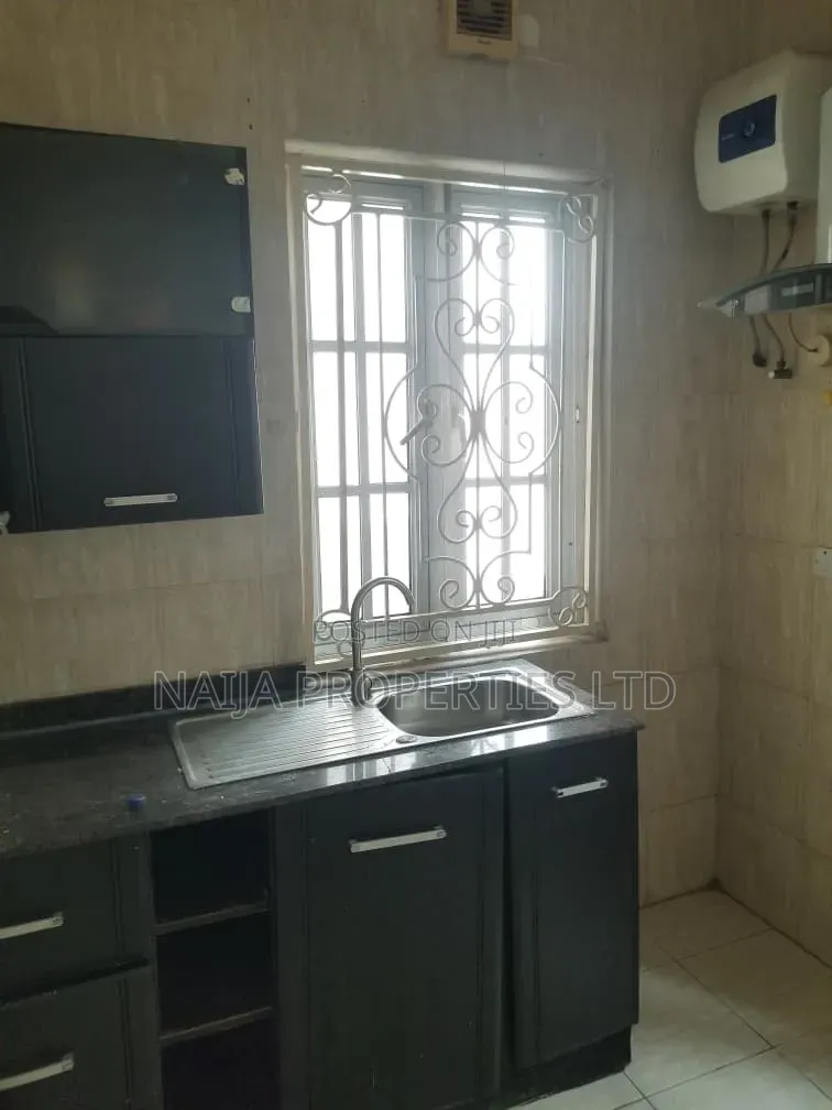 2bdrm Apartment in Off Freedom Way, Lekki Phase 1 for rent in Lekki Phase 1