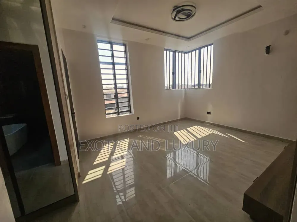 Furnished 3bdrm Duplex in Banana Island for sale in Banana Island