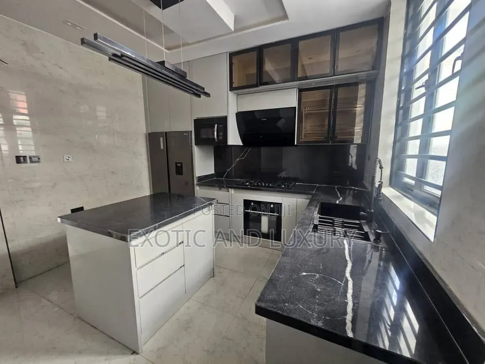 Furnished 3bdrm Duplex in Banana Island for sale in Banana Island