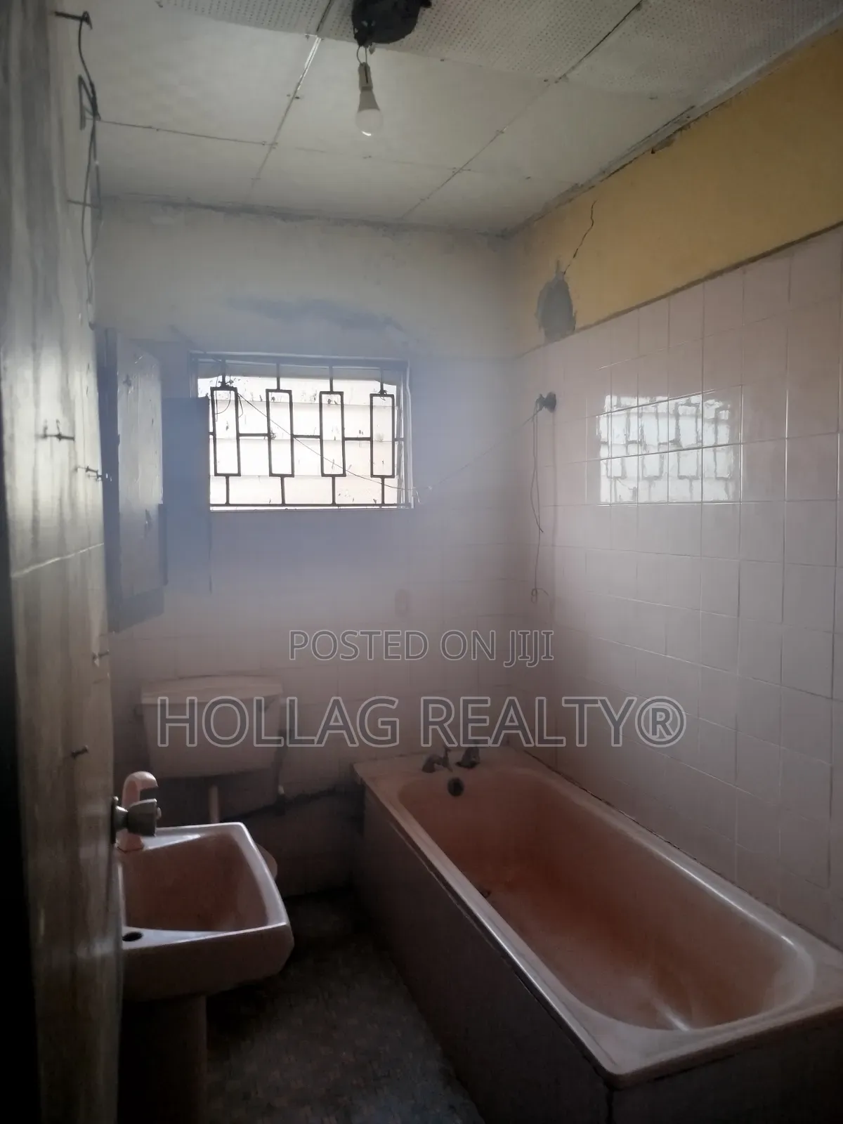 13bdrm House in Ago Palace for sale in Ago Palace