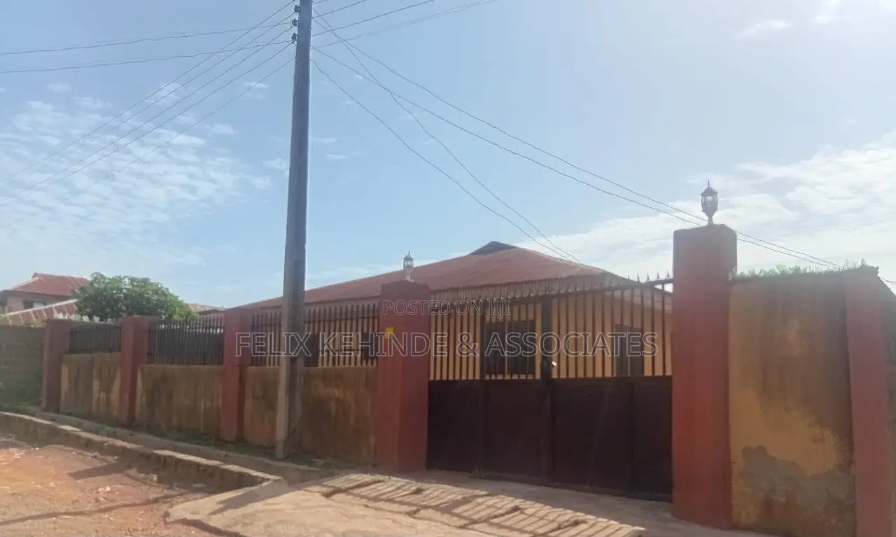 6bdrm Bungalow in Elewuro Estate, for sale in Akobo