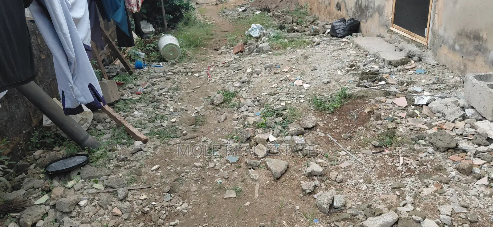 3 Plots Montesary 4 Sale Behind Shoprite Buit Up Lagos in Lekki Phase 1
