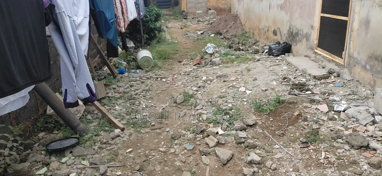 3 Plots Montesary 4 Sale Behind Shoprite Buit Up Lagos in Lekki Phase 1