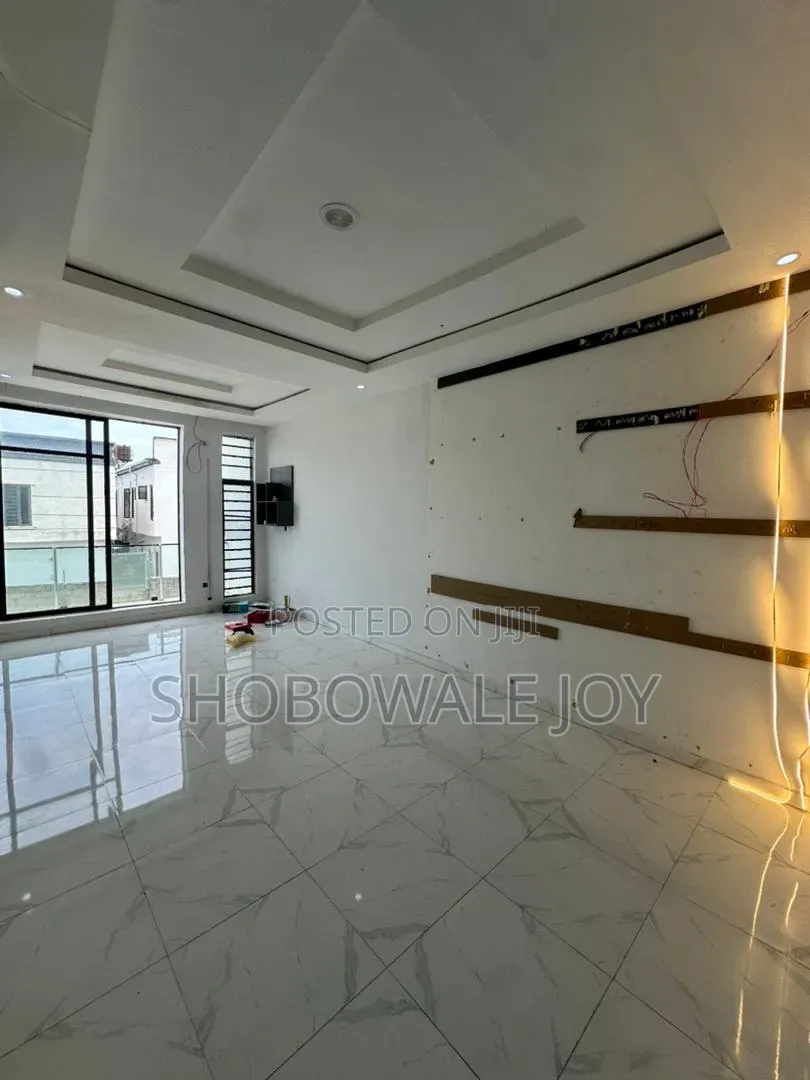 3bdrm Duplex in Ikota for rent in Ikota