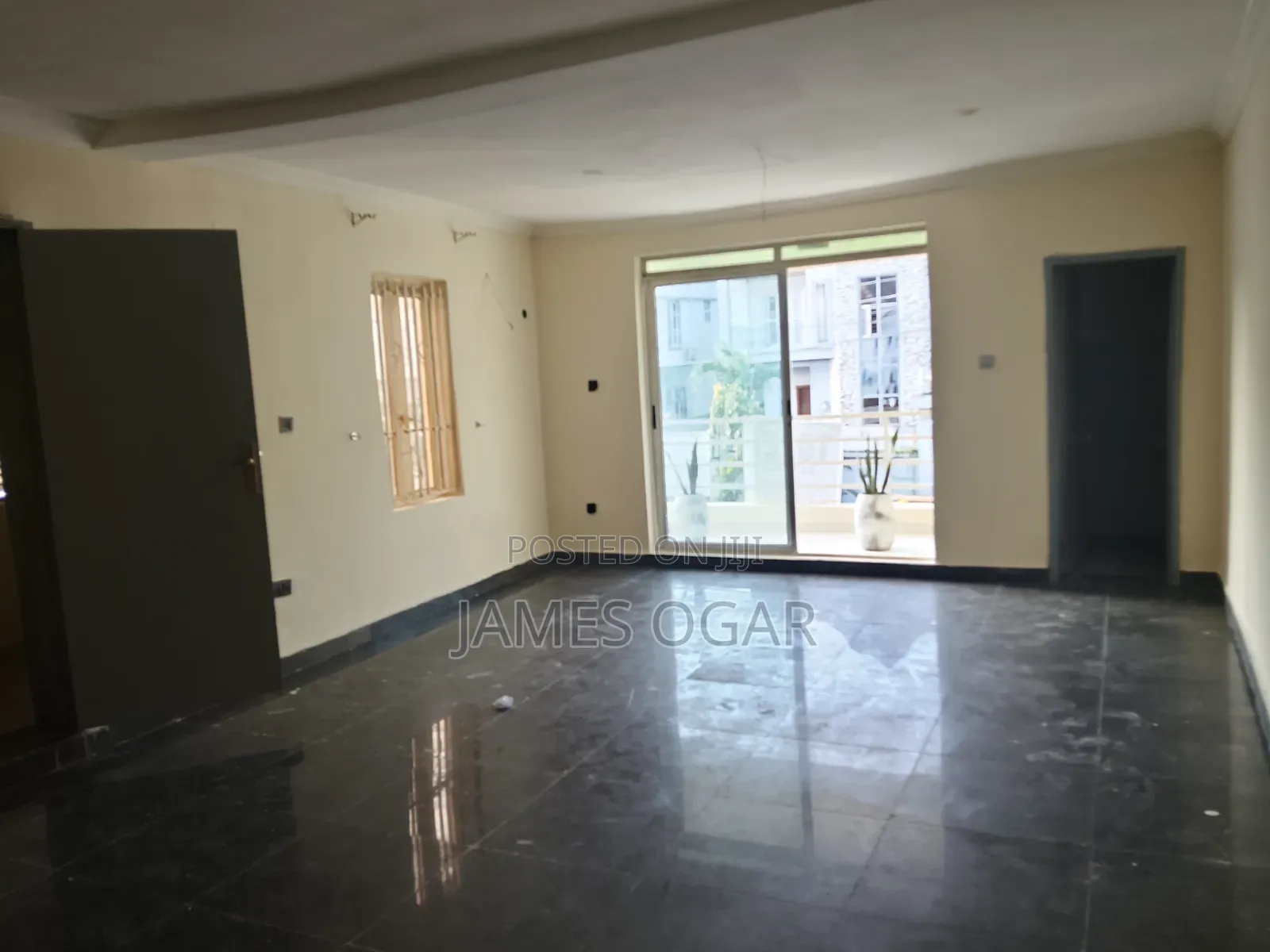 3bdrm Block of Flats in Chevron Drive for rent in Chevron