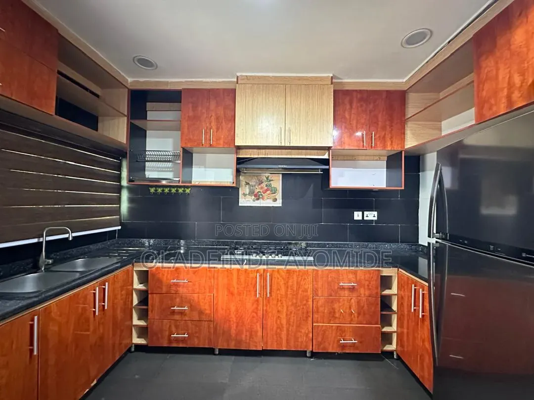 4bdrm Duplex in Chevron for sale in Chevron